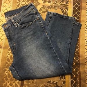 Levi capris jeans